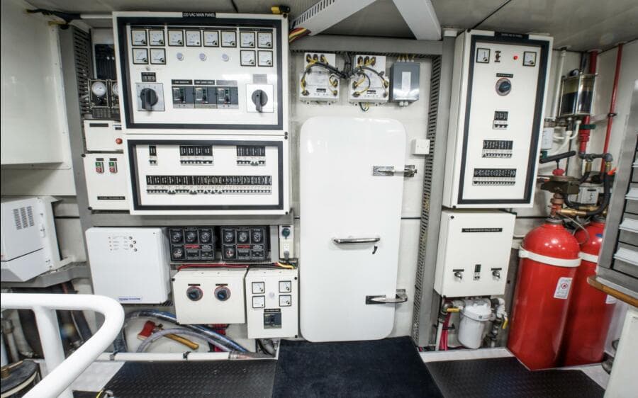 Cheoy Lee 95 FOOTLOOSE - Engine Room