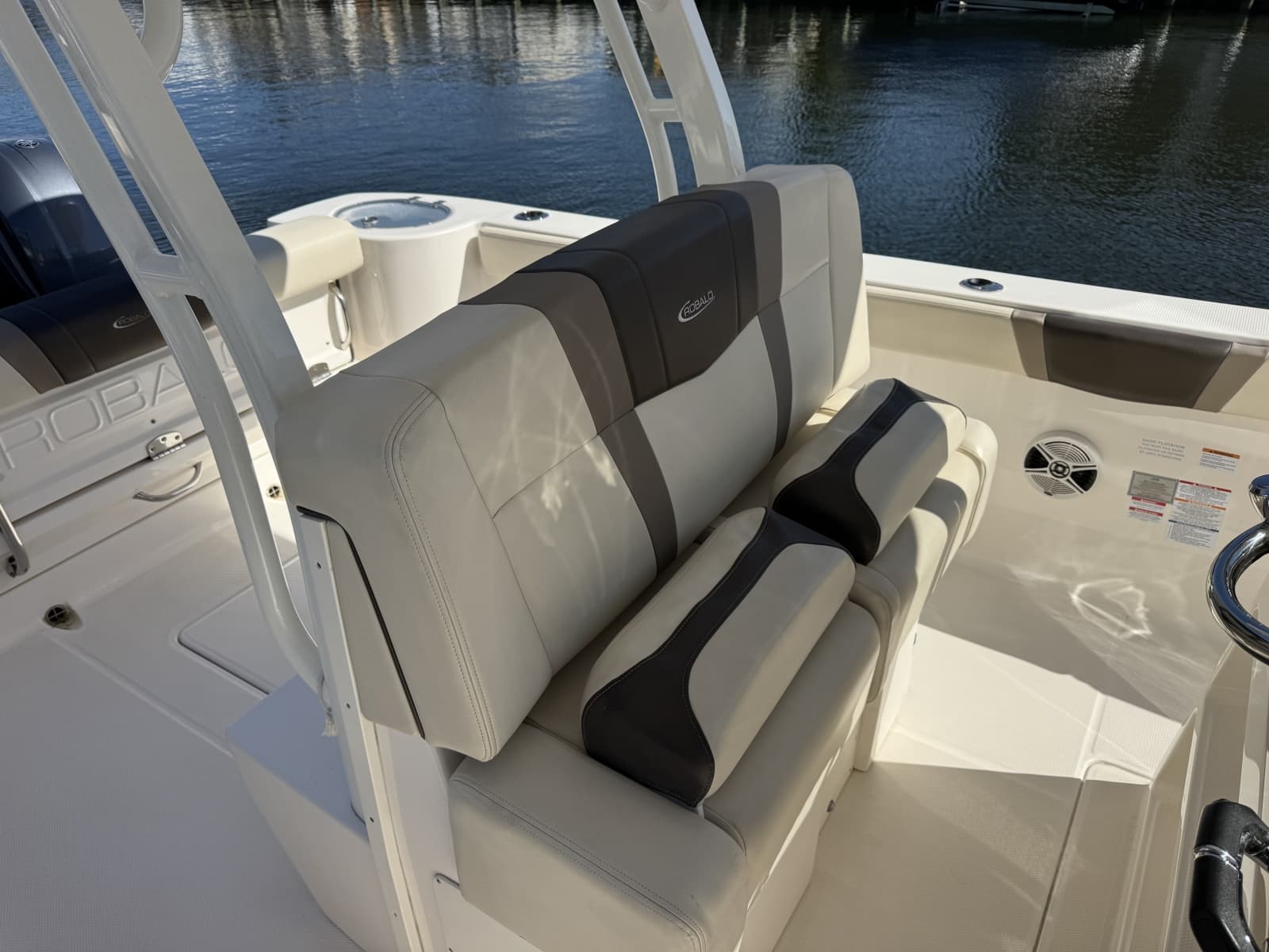 2020 Robalo R272 Center Console - Photo 15