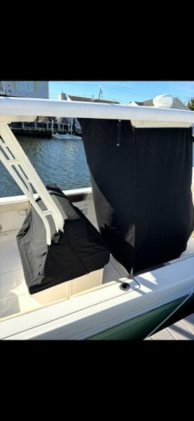 2020 Robalo R272 Center Console