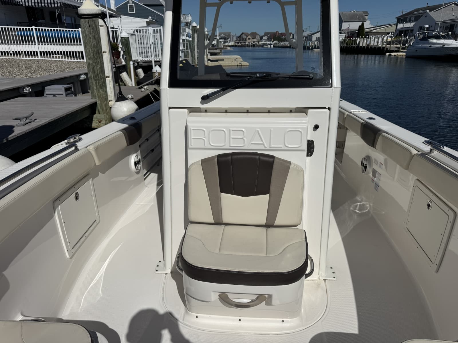 2020 Robalo R272 Center Console - Photo 19
