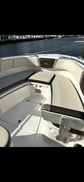 2020 Robalo R272 Center Console
