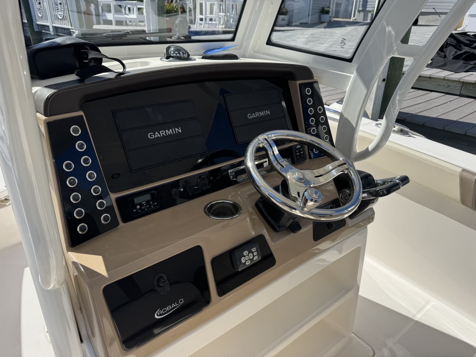 2020 Robalo R272 Center Console - Photo 11