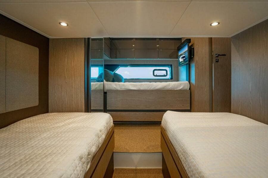 Azimut Atlantis 45 - Relax Josephine - Stateroom, Side by Side Berths