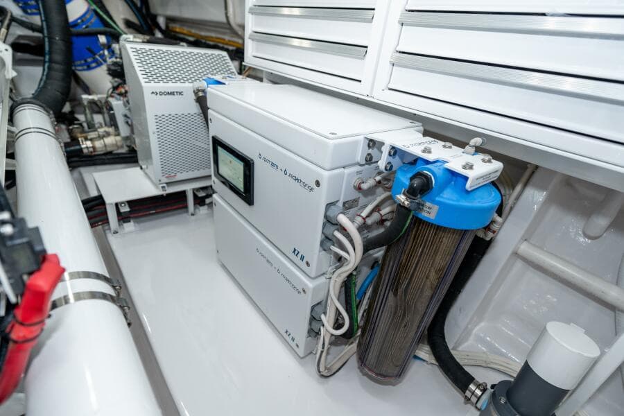 2025 Viking 90C "Zatara" - Engine Room