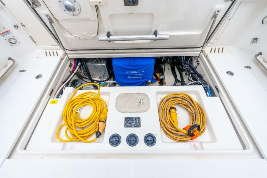 2012 Boston Whaler 345 Conquest - Engine  