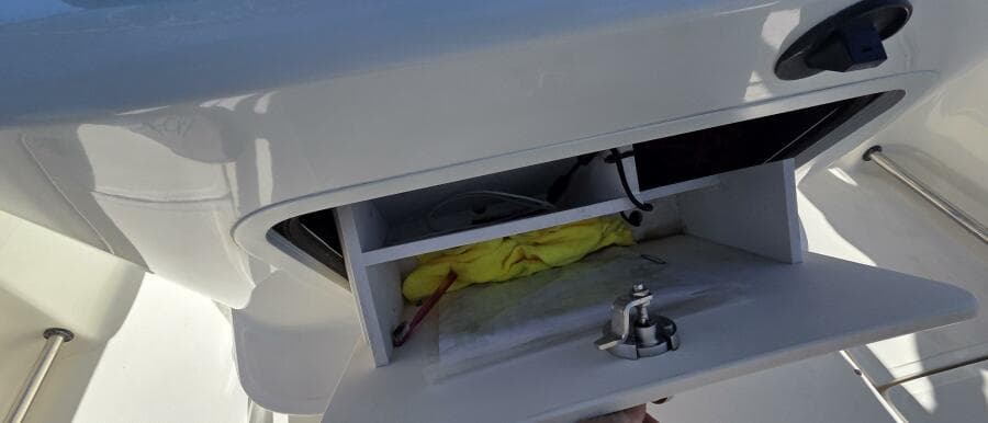 2006 Boston Whaler 270 Outrage