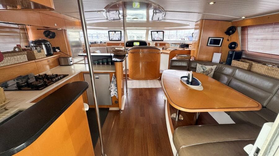 Salon Entrance Looking Forward