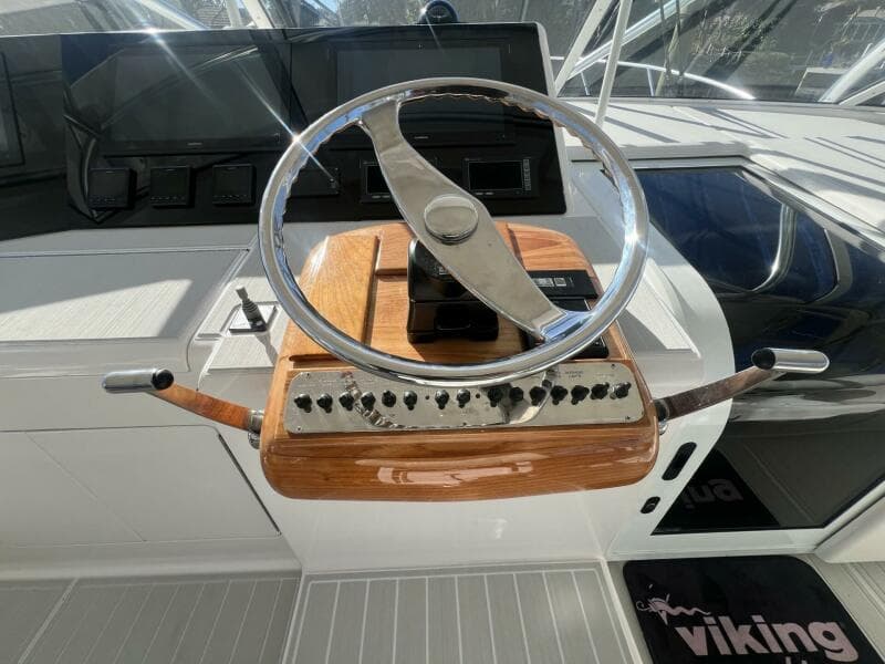 Viking 52 SILENT PARTNER - Helm