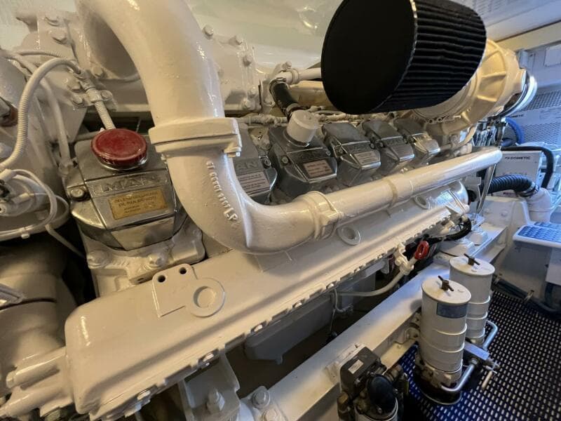 Viking 52 SILENT PARTNER - Engine Room