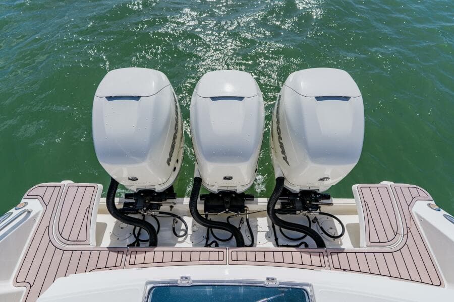 2019 Boston Whaler 380 Outrage