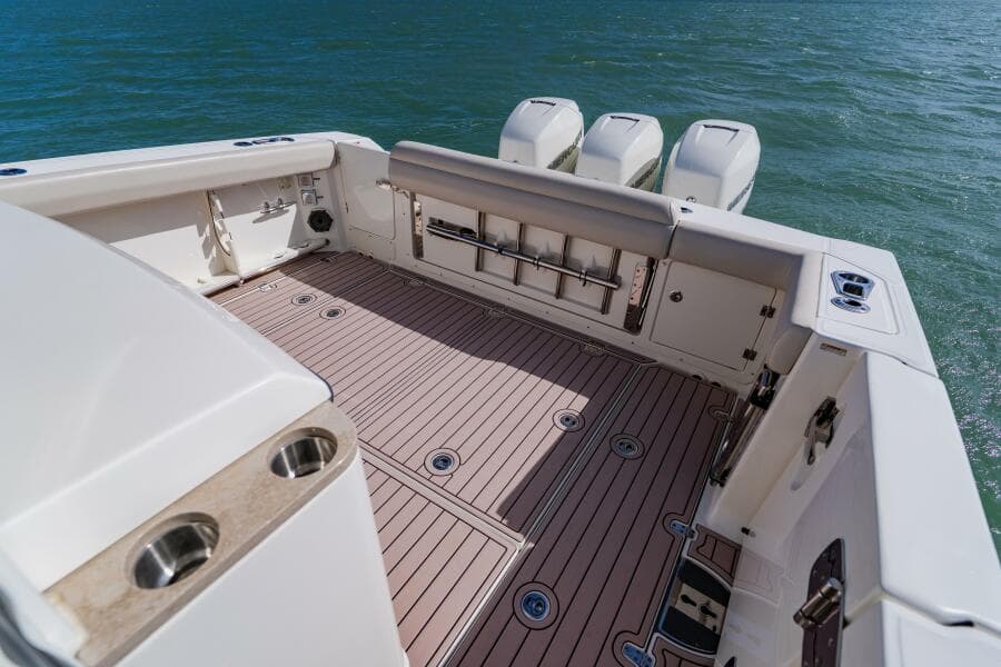2019 Boston Whaler 380 Outrage