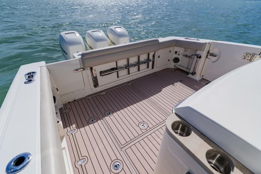 2019 Boston Whaler 380 Outrage