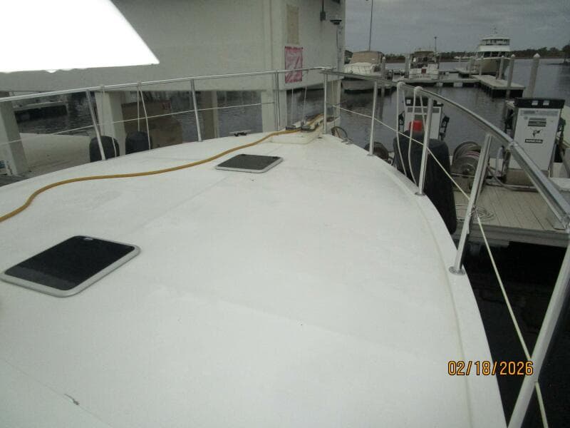 37' Great Harbour foredeck2