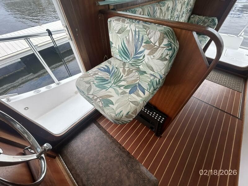 37' Great Harbour helmseat