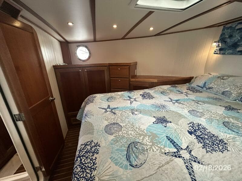 37' Great Harbour master stateroom port
