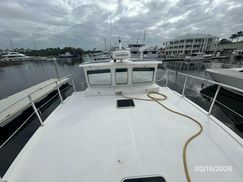 37' Great Harboour foredeck aft