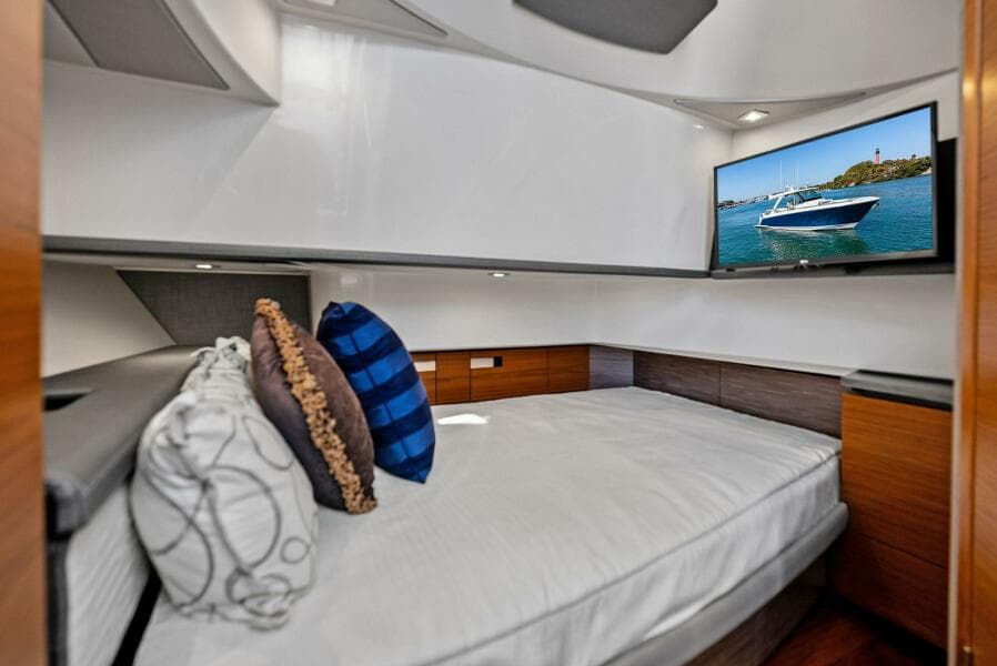 2019 Tiara Yachts 38 LS