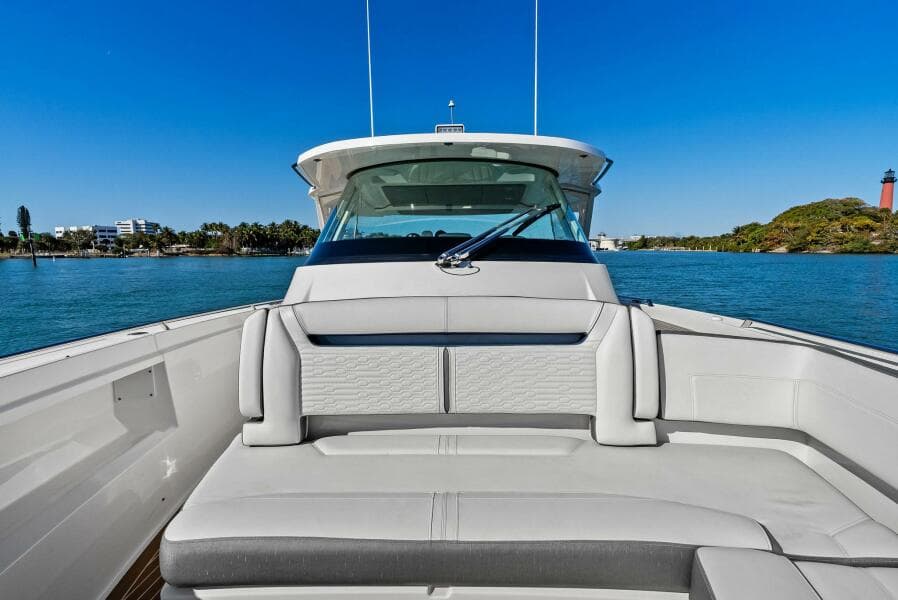 2019 Tiara Yachts 38 LS