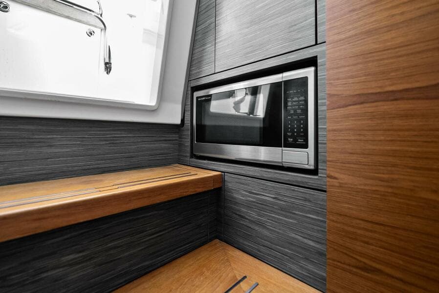 2019 Tiara Yachts 38 LS