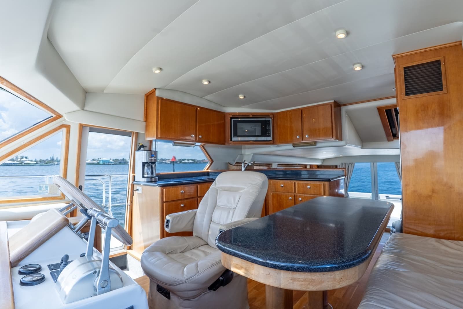 2003 Navigator 5700 - Photo 38