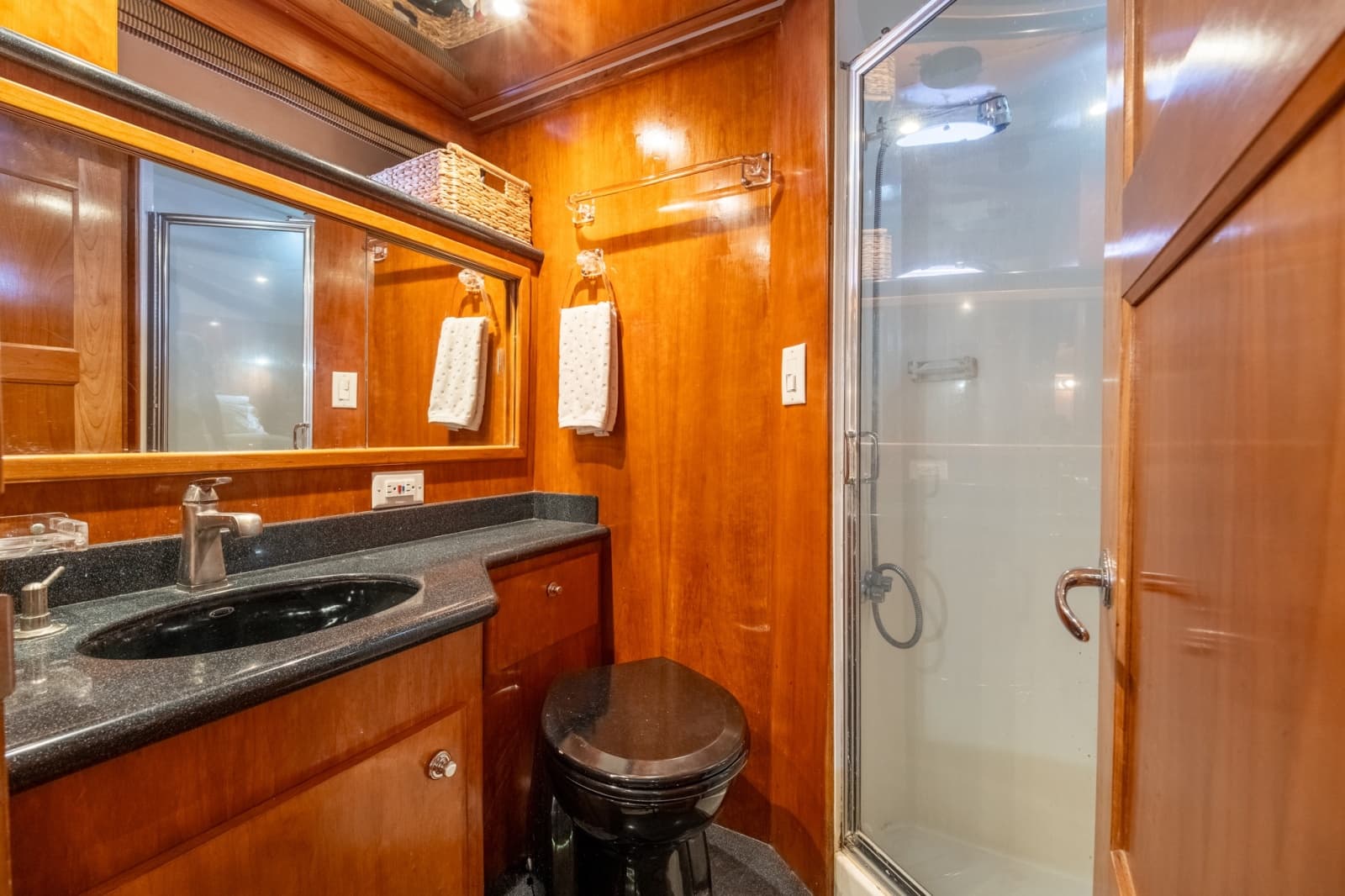 2003 Navigator 5700 - Photo 46