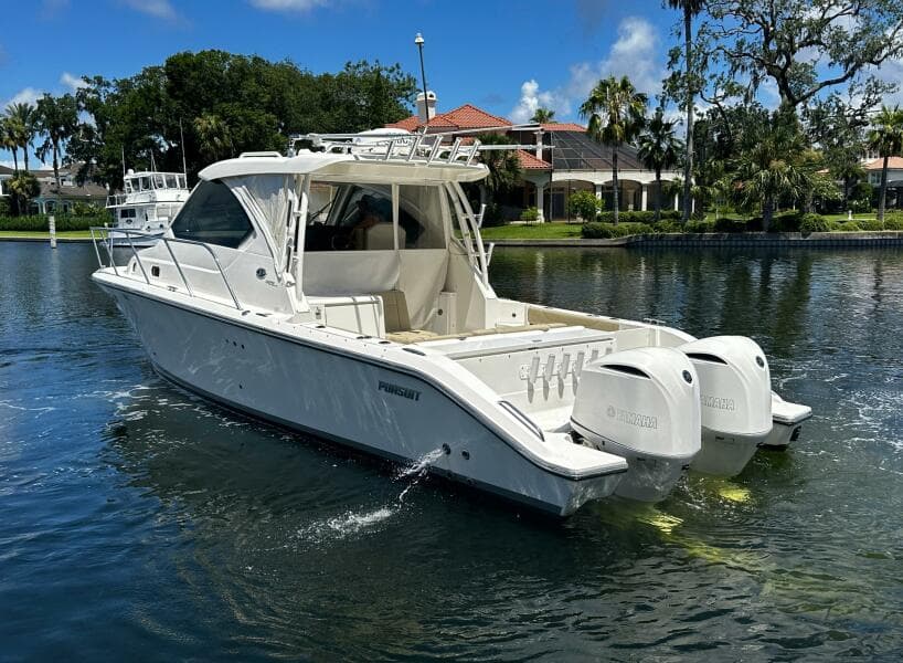 Pursuit OS 325 - Exterior