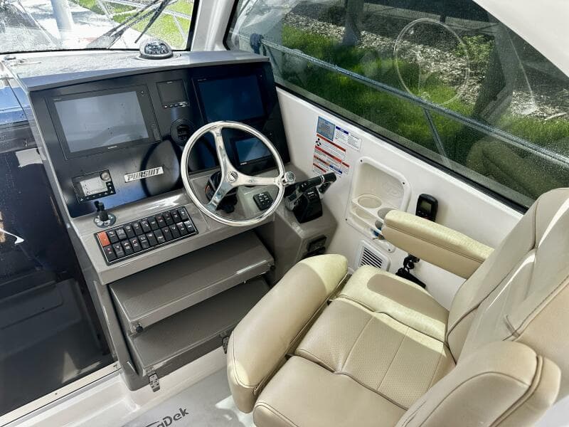 Pursuit OS 325 - Helm