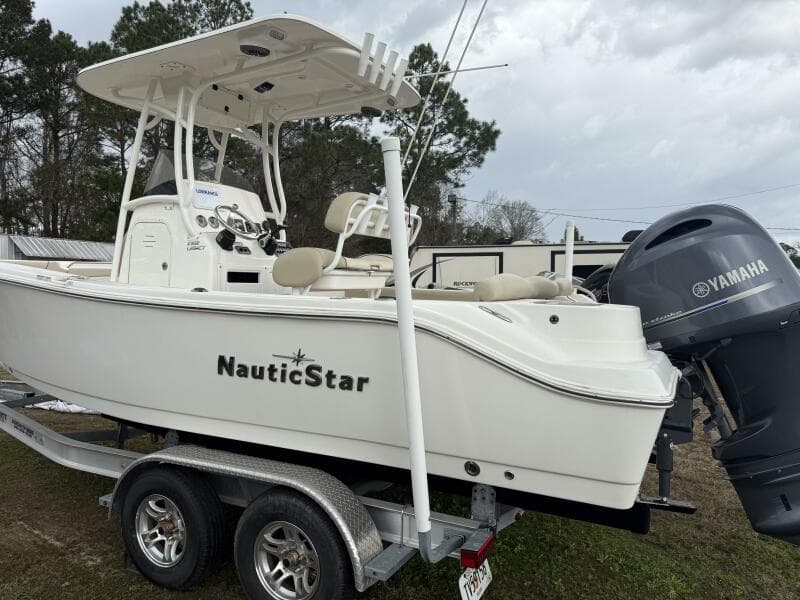 2022 NauticStar 2302 Legacy