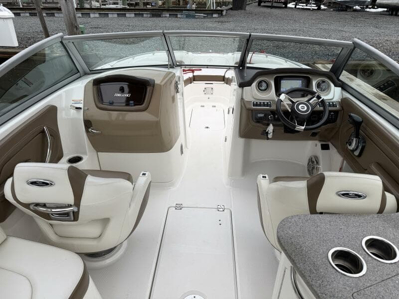 2016 Chaparral 264 Sunsesta