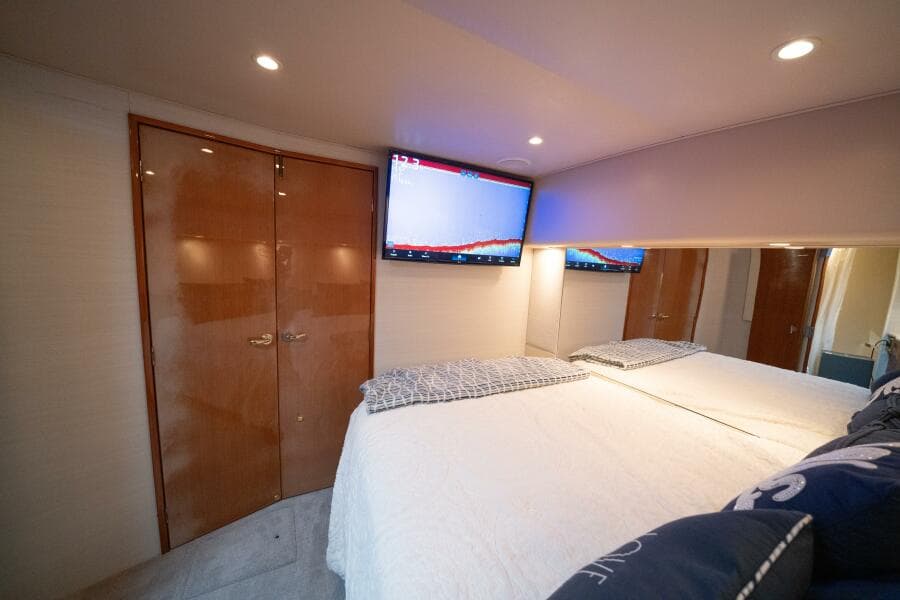 2005 Viking 52 Convertible "Aquaholic"