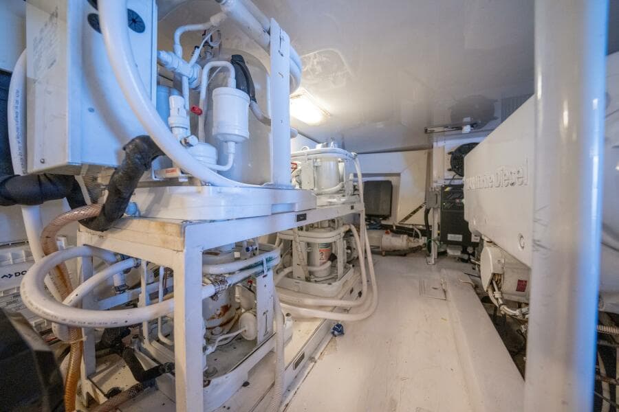 2005 Viking 52 Convertible "Aquaholic"