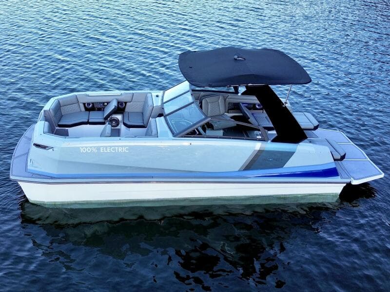 2023 Correct Craft Ingenity 23EL2 Electric Boat