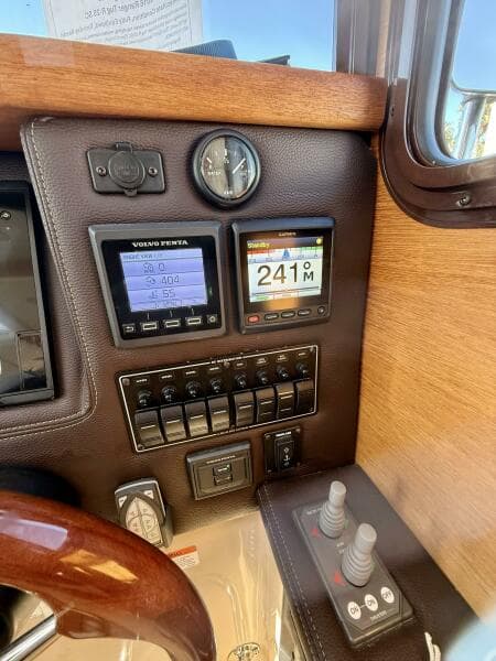 2016 Ranger Tugs R-25 SC