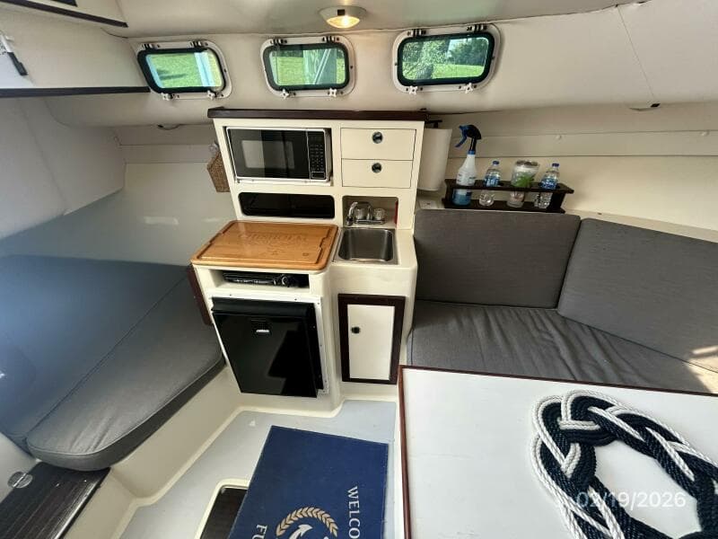 28' Albin cabin port