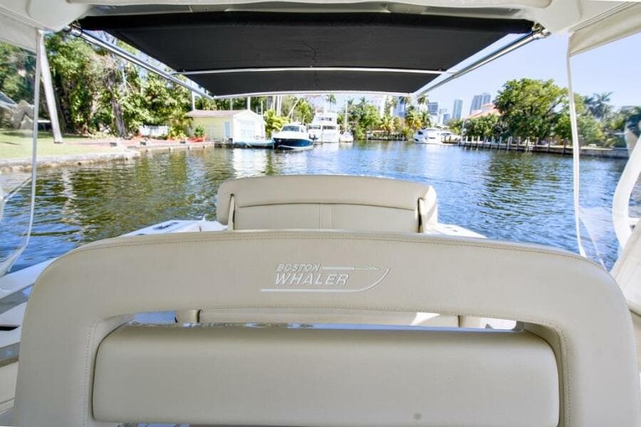 2019 Boston Whaler 350 Realm