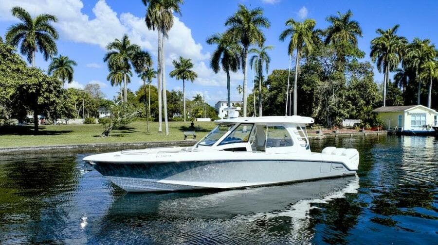 2019 Boston Whaler 350 Realm