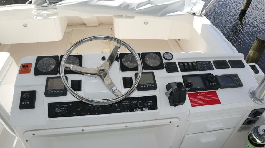 2005 Luhrs 38 Convertible