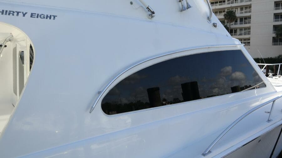 2005 Luhrs 38 Convertible