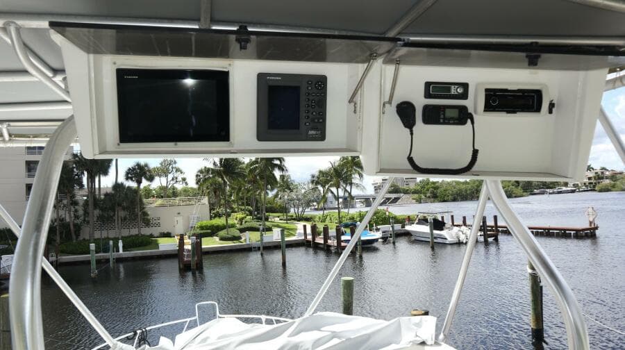 2005 Luhrs 38 Convertible