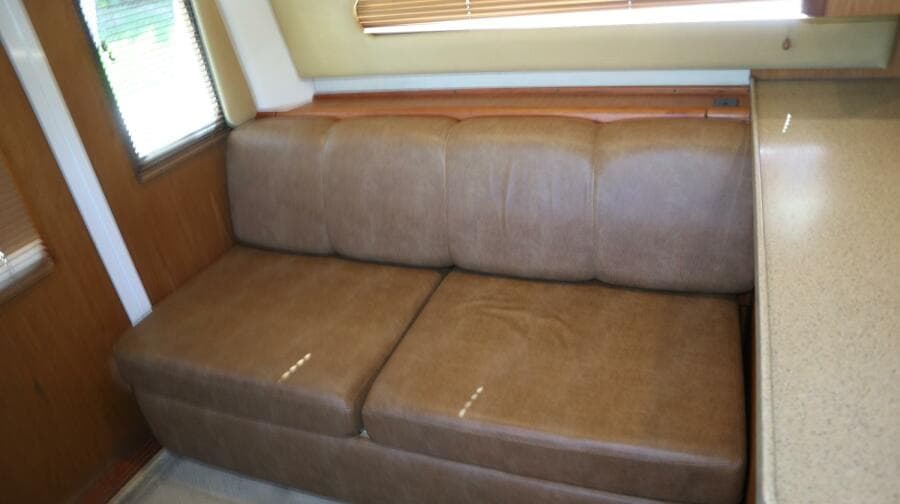 2005 Luhrs 38 Convertible