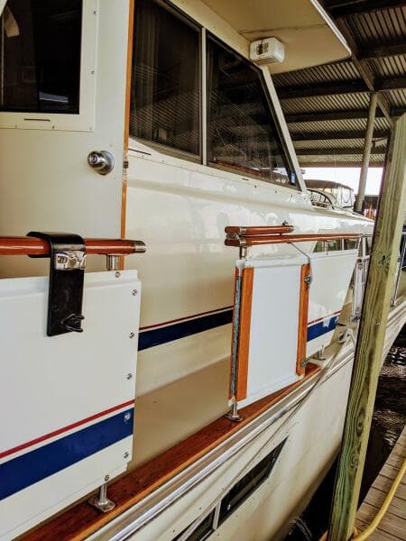 1986 Chris-Craft Constellation - Photo 8
