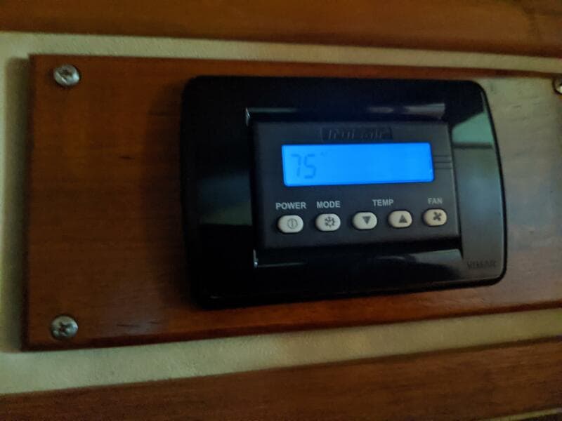 1986 Chris-Craft Constellation - Photo 45
