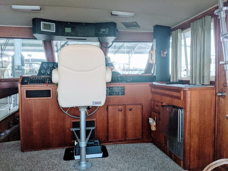 1986 Chris-Craft Constellation - Photo 26