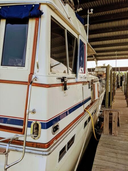 1986 Chris-Craft Constellation - Photo 7