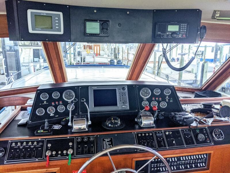 1986 Chris-Craft Constellation - Photo 9
