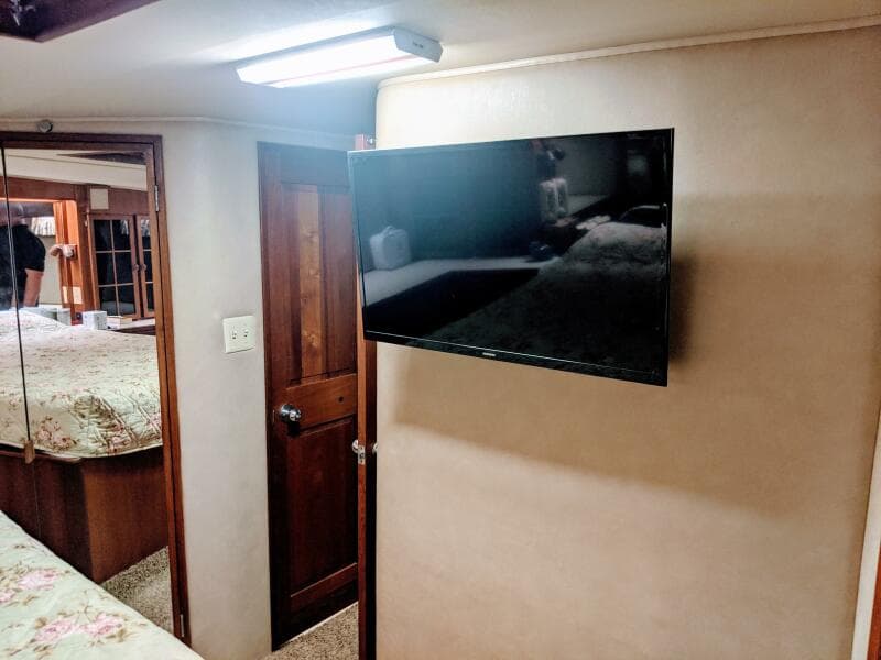1986 Chris-Craft Constellation - Photo 61