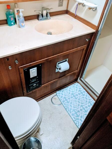 1986 Chris-Craft Constellation - Photo 55