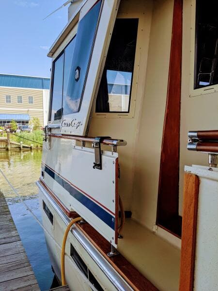 1986 Chris-Craft Constellation - Photo 2