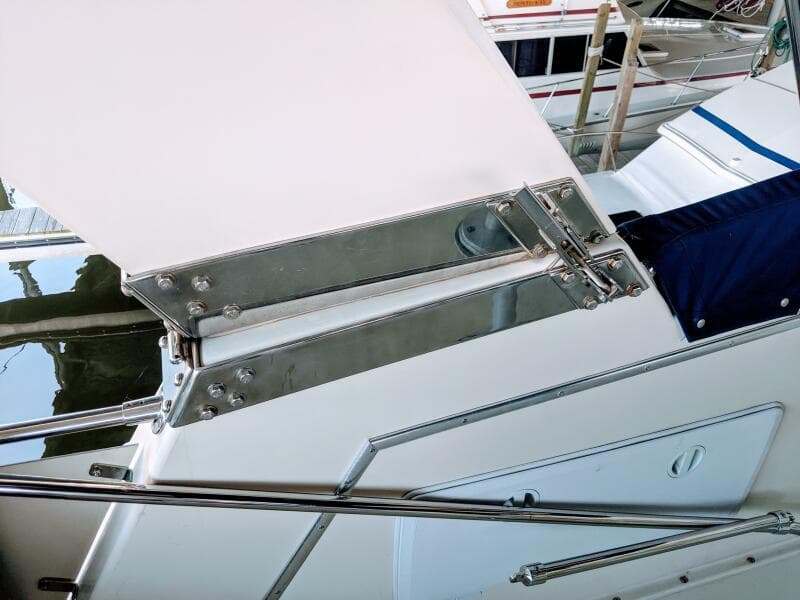1986 Chris-Craft Constellation - Photo 19