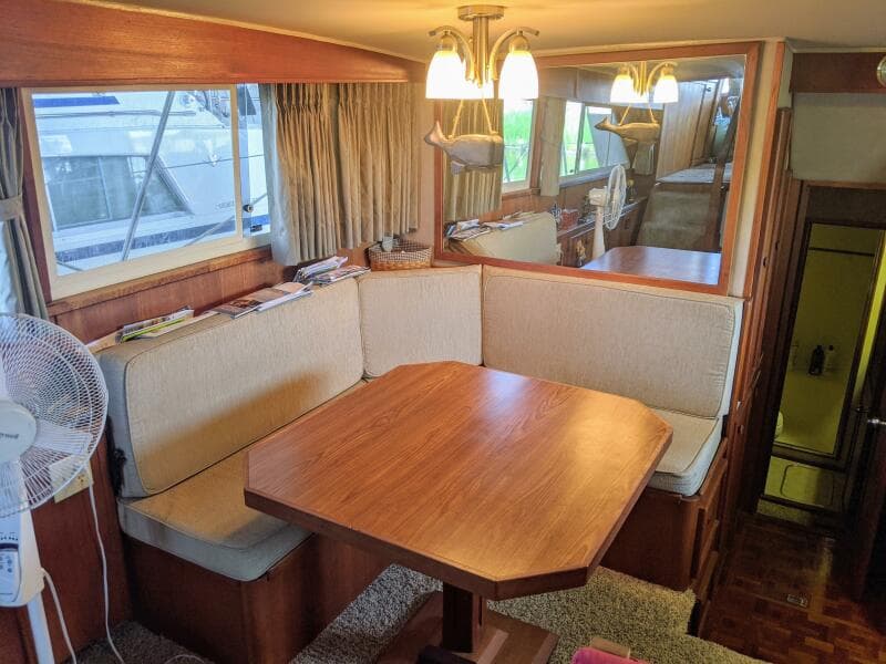 1986 Chris-Craft Constellation - Photo 34